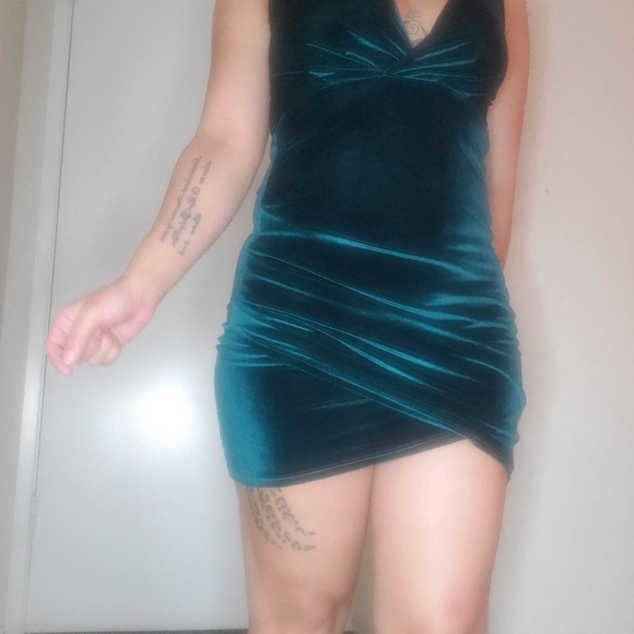 Dress - Picture 3 of 3